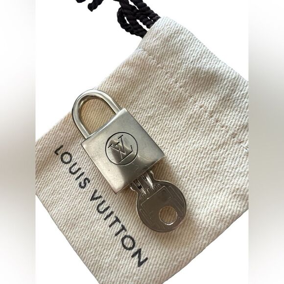 LOUIS VUITTON Vintage Lock & Key #218 - Picture 2 of 11